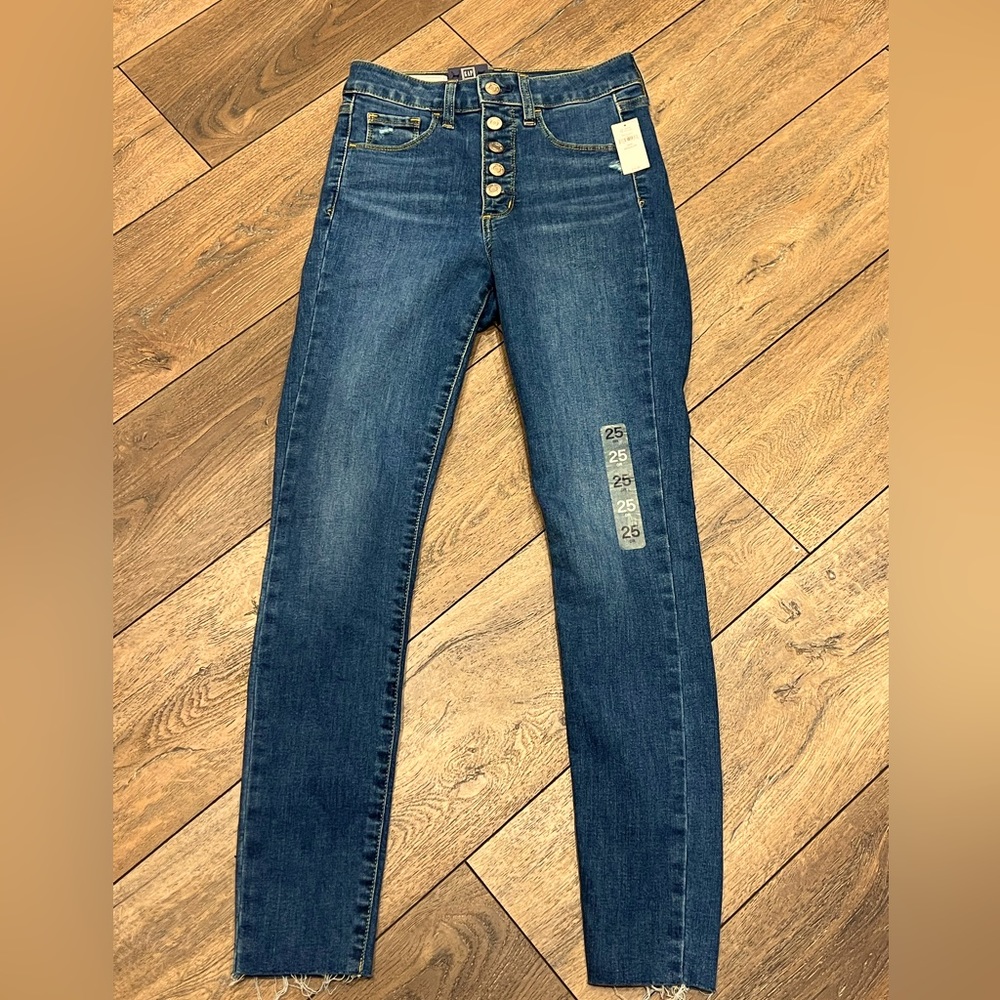 NWT Gap Jeans.  Button Fly Skinny.  Size 25 or 0